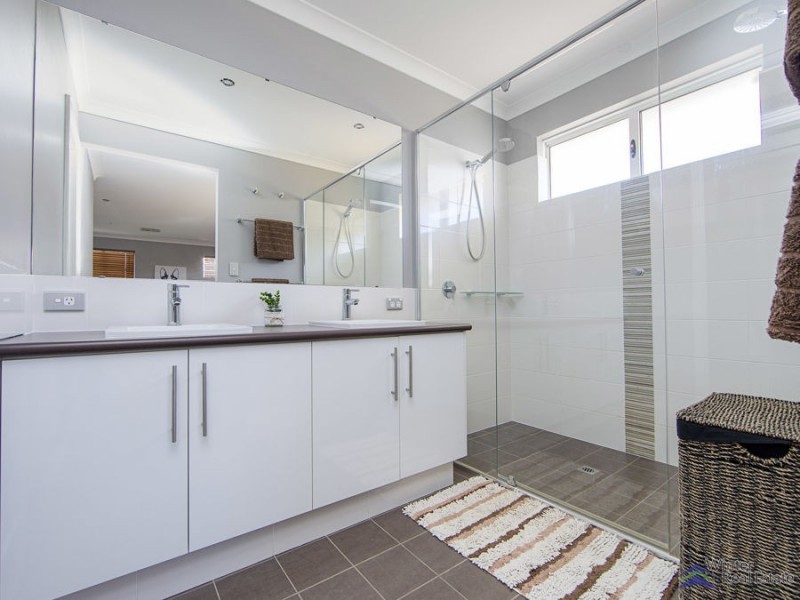 22 Baza Gardens, Maida Vale WA 6057
