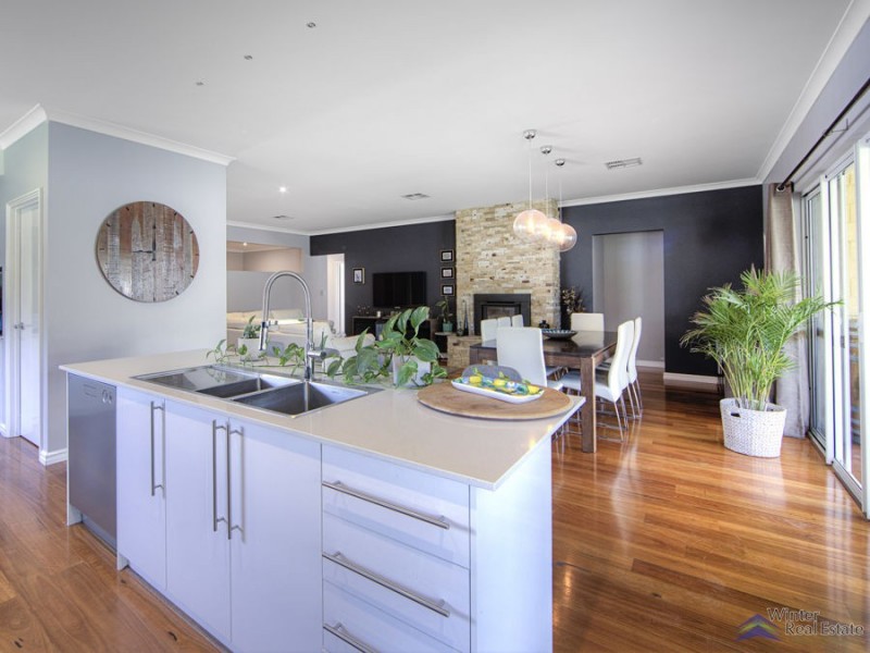22 Baza Gardens, Maida Vale WA 6057
