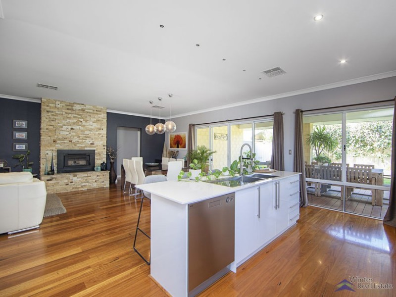 22 Baza Gardens, Maida Vale WA 6057