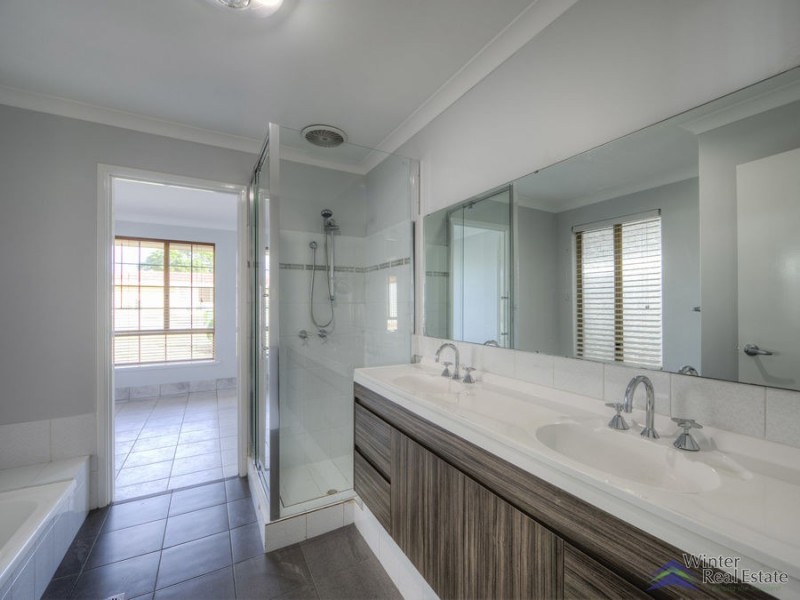 89 Bolderwood Drive, South Lake WA 6164