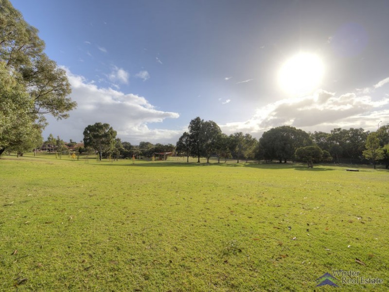 89 Bolderwood Drive, South Lake WA 6164