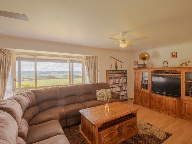 69 Marks Crescent, Oberon NSW 2787
