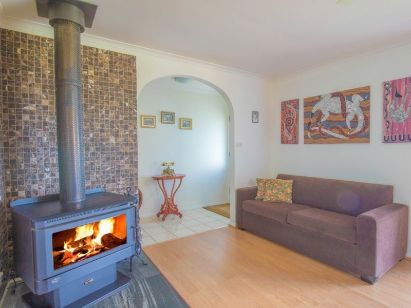 69 Marks Crescent, Oberon NSW 2787