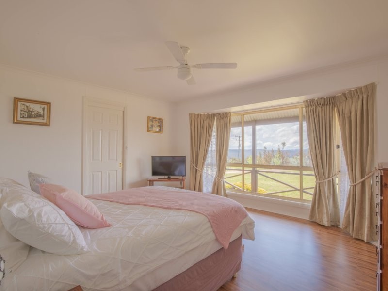 69 Marks Crescent, Oberon NSW 2787