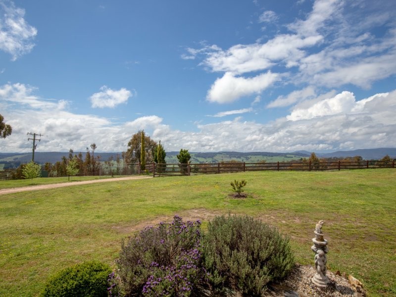 69 Marks Crescent, Oberon NSW 2787