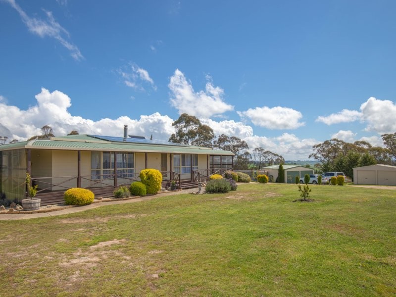69 Marks Crescent, Oberon NSW 2787