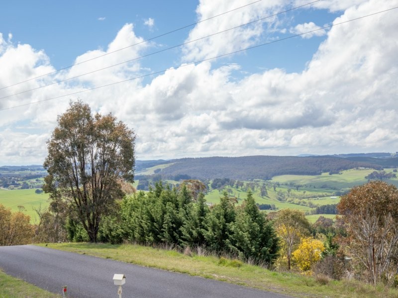 69 Marks Crescent, Oberon NSW 2787