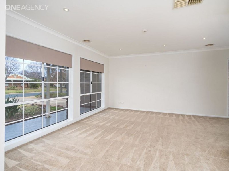 16 Overdale Drive, Bourkelands NSW 2650