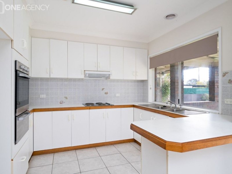 16 Overdale Drive, Bourkelands NSW 2650