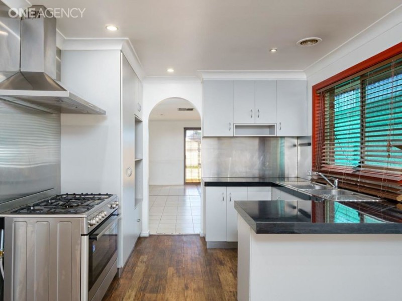 24 Karoom Drive, Glenfield Park NSW 2650