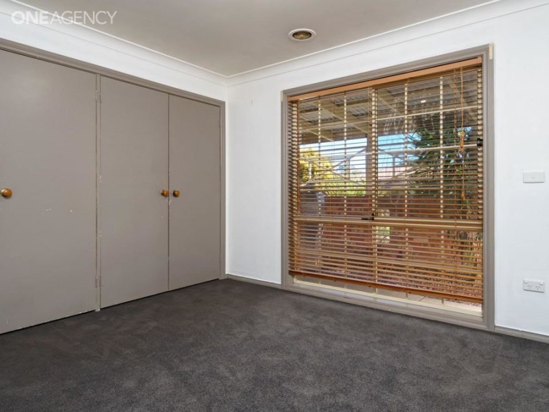 24 Karoom Drive, Glenfield Park NSW 2650