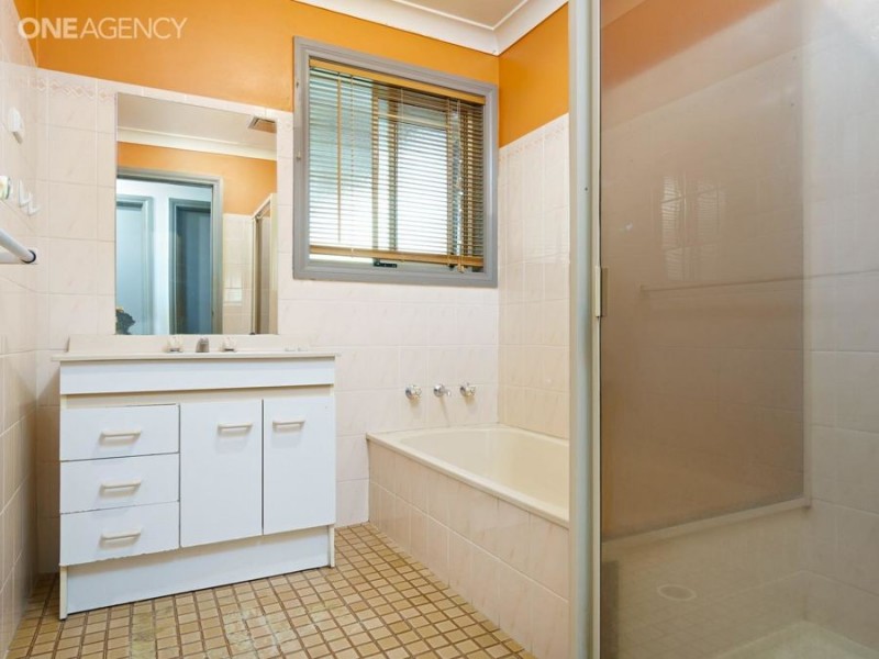 24 Karoom Drive, Glenfield Park NSW 2650