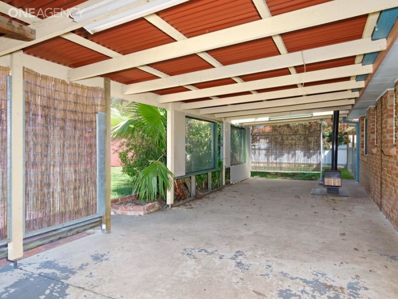 24 Karoom Drive, Glenfield Park NSW 2650