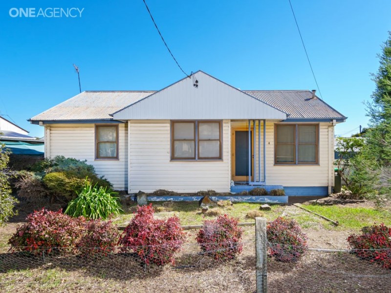 4 Essex Road, Mount Austin NSW 2650