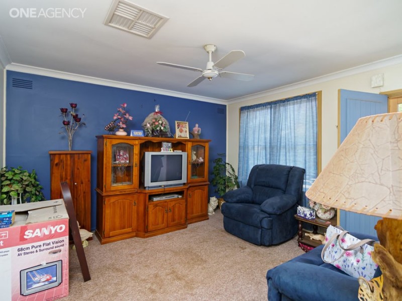 4 Essex Road, Mount Austin NSW 2650