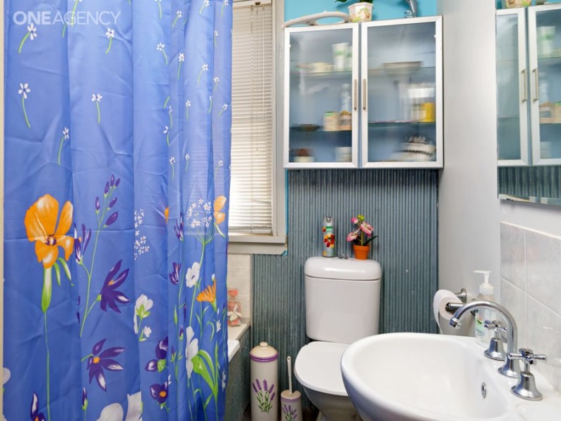 4 Essex Road, Mount Austin NSW 2650