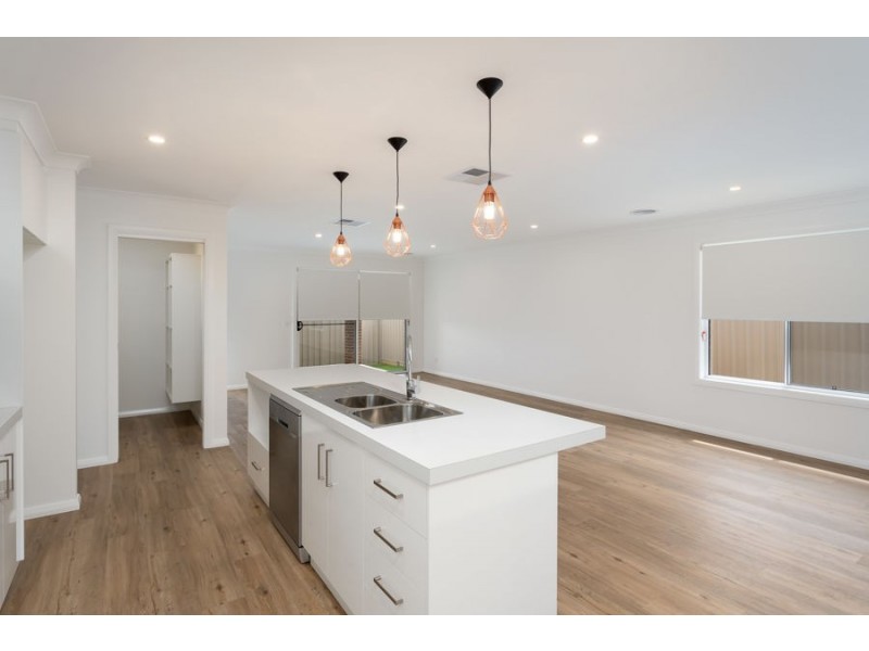 4 Barrett Street, Lloyd NSW 2650