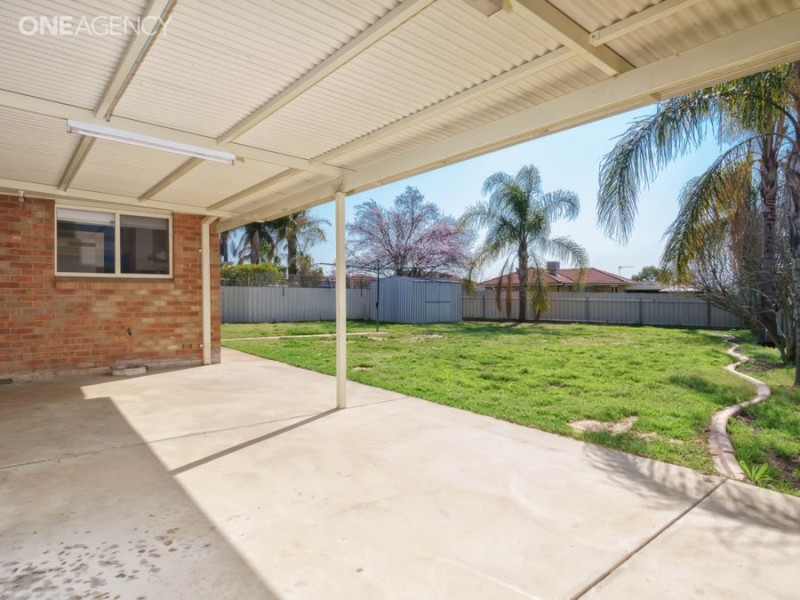 23 Kaldari Crescent, Glenfield Park NSW 2650