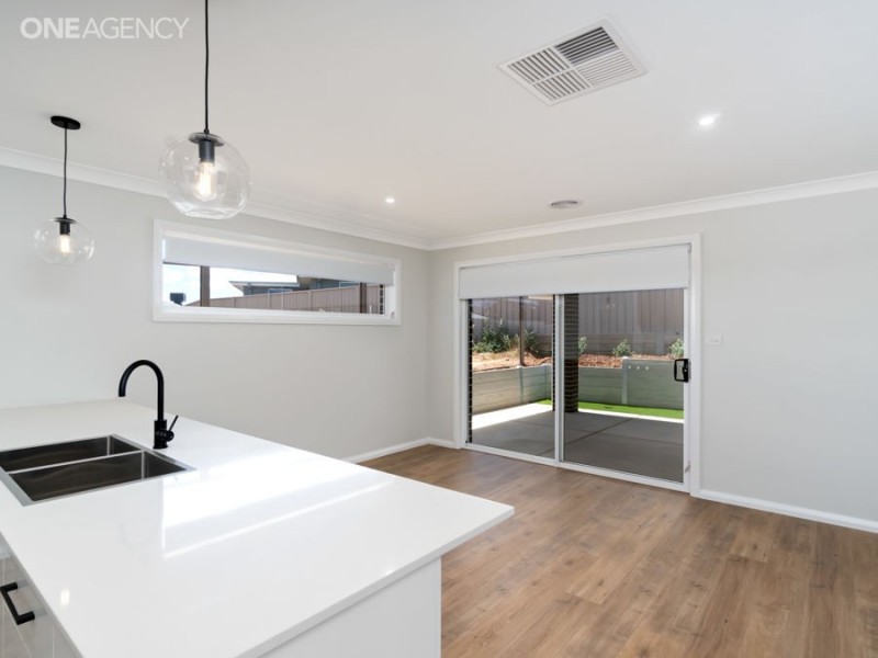 2/8 Wylie Court, Boorooma NSW 2650