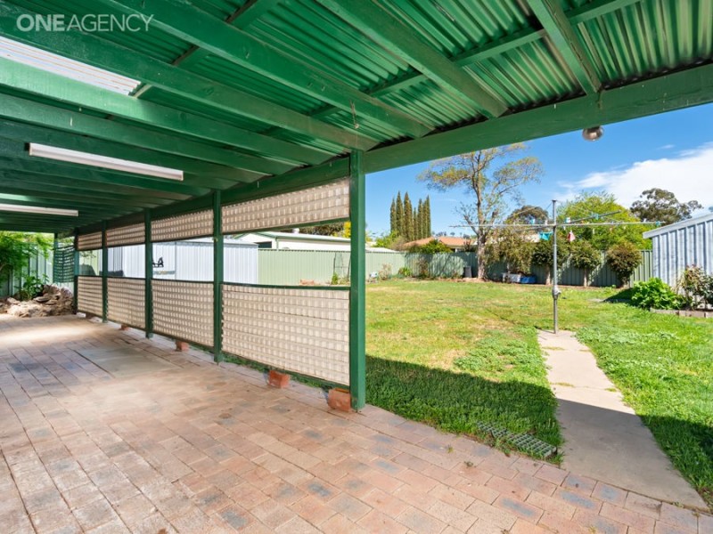 22 Naretha Street, Glenfield Park NSW 2650