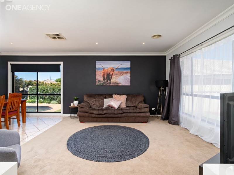 3 Woomera Place, Glenfield Park NSW 2650