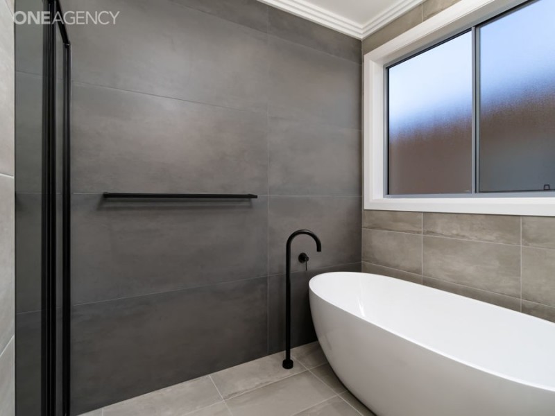 31 Kansas Drive, Tolland NSW 2650