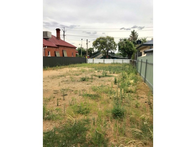 84 Railway Street, Turvey Park NSW 2650