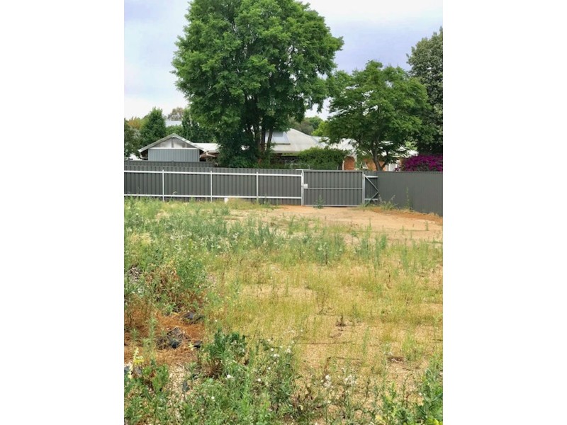 84 Railway Street, Turvey Park NSW 2650