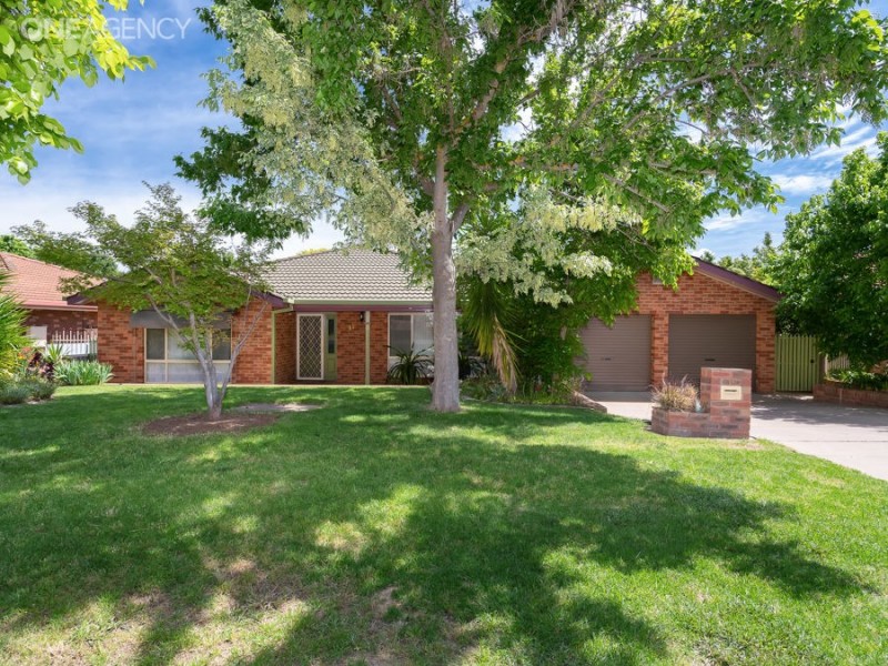 11 Brooklyn Drive, Bourkelands NSW 2650