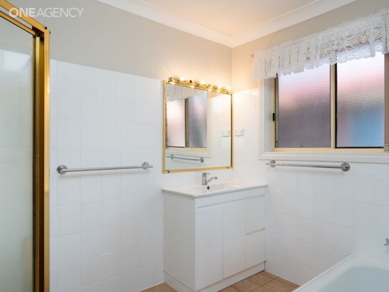 11 Brooklyn Drive, Bourkelands NSW 2650