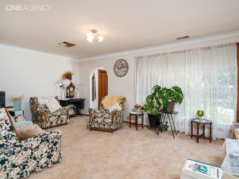 25 Overdale Drive, Bourkelands NSW 2650