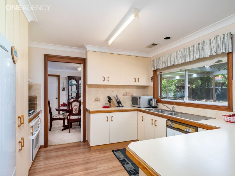 25 Overdale Drive, Bourkelands NSW 2650