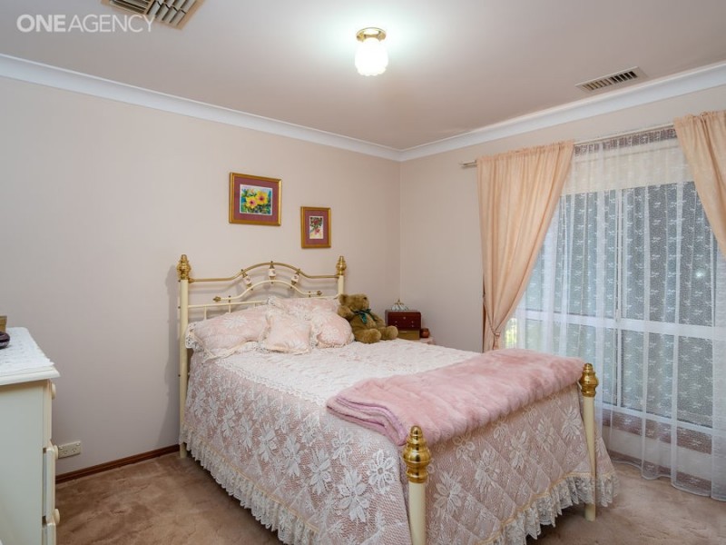 25 Overdale Drive, Bourkelands NSW 2650