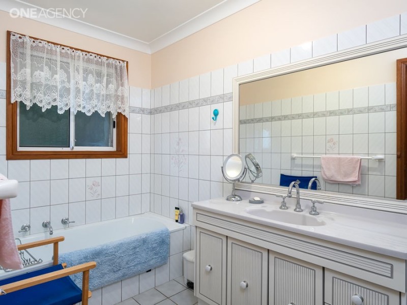 25 Overdale Drive, Bourkelands NSW 2650