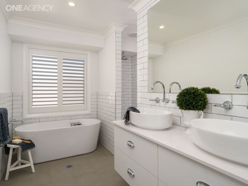 19 Coppabella Drive, Gobbagombalin NSW 2650