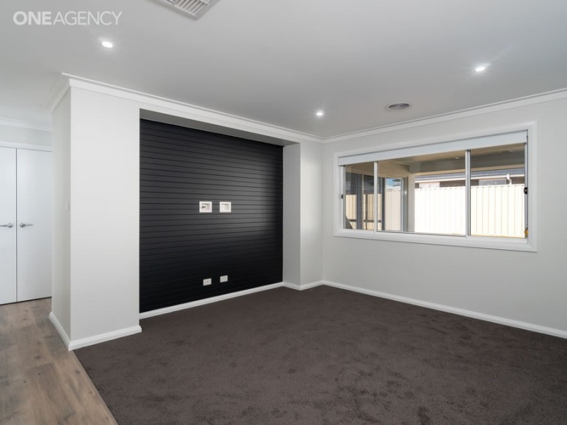 25 Morris Crescent, Gobbagombalin NSW 2650