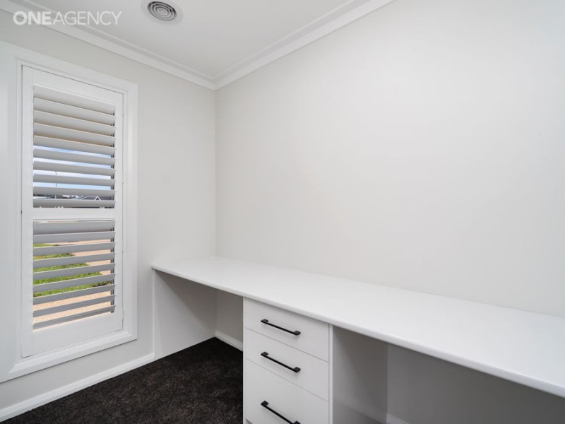 25 Morris Crescent, Gobbagombalin NSW 2650
