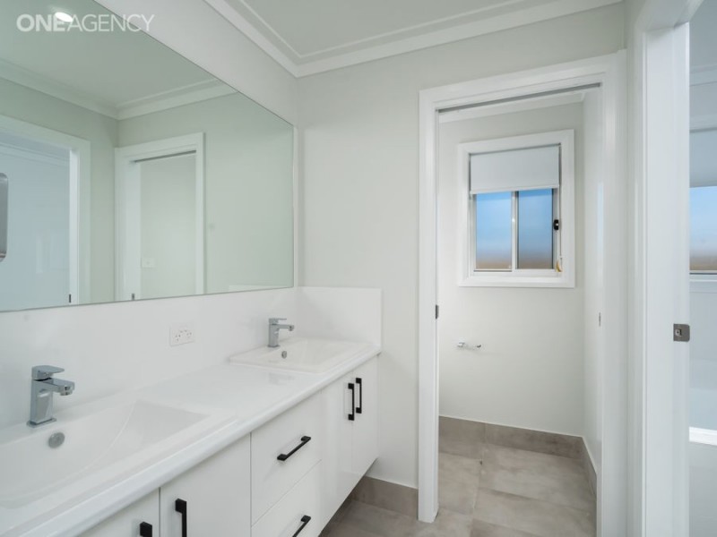 25 Morris Crescent, Gobbagombalin NSW 2650