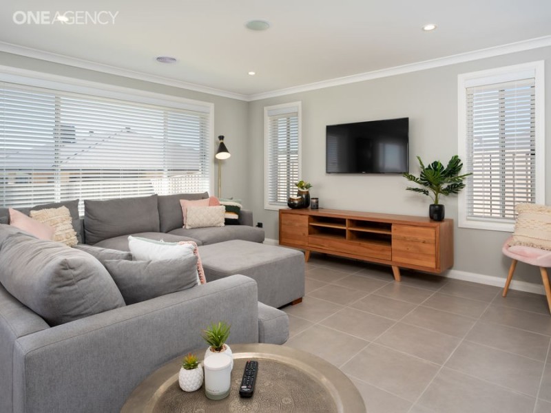 13 Waterhouse Avenue, Lloyd NSW 2650