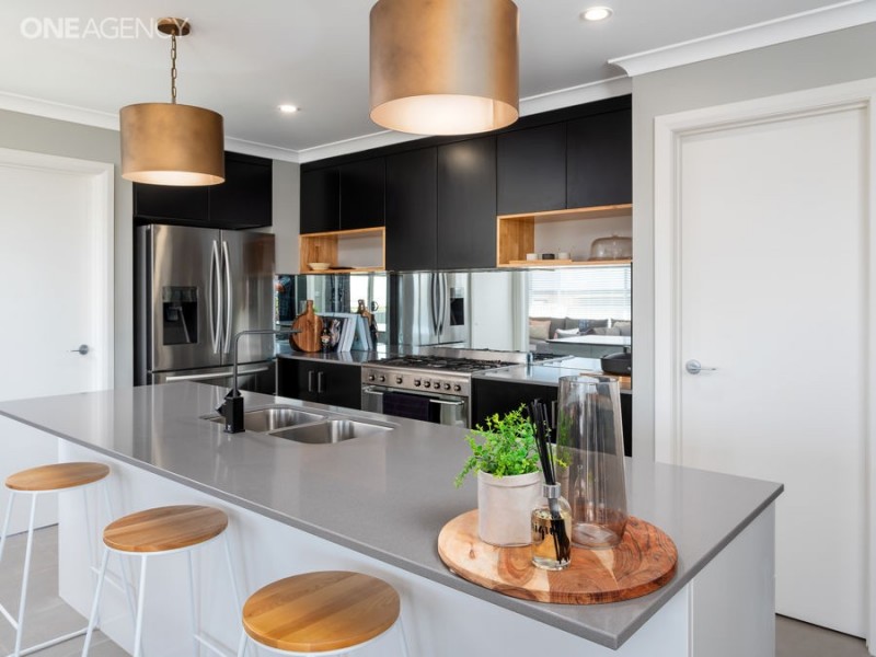 13 Waterhouse Avenue, Lloyd NSW 2650