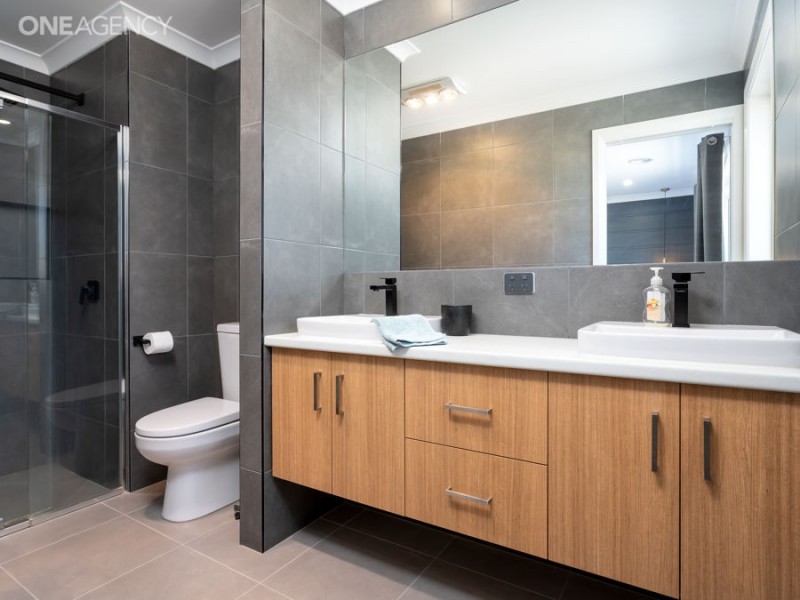 13 Waterhouse Avenue, Lloyd NSW 2650