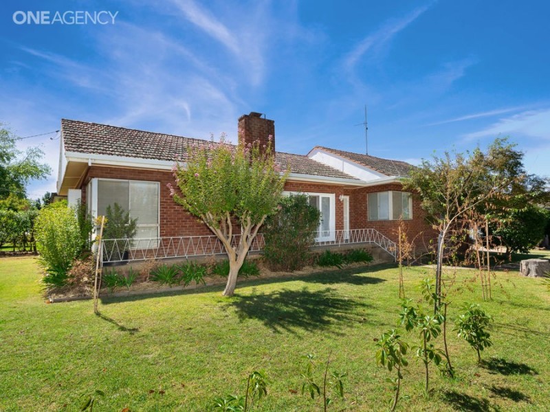 141 Grove Street, Kooringal NSW 2650