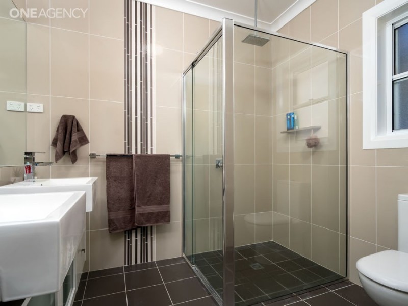 4 Buckley Court, Lake Albert NSW 2650