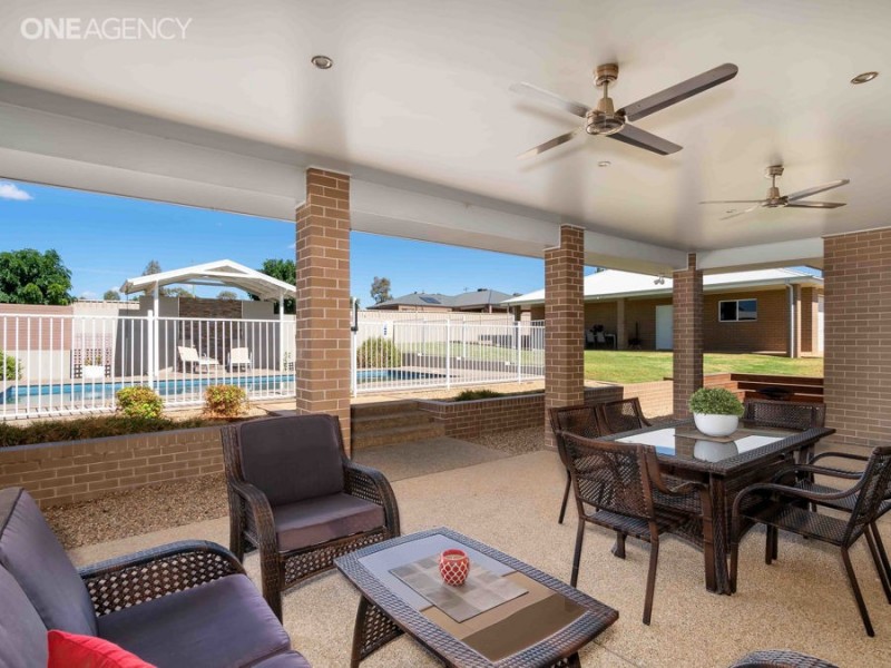 4 Buckley Court, Lake Albert NSW 2650