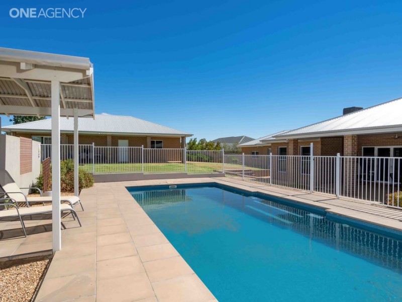4 Buckley Court, Lake Albert NSW 2650