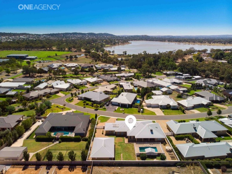 4 Buckley Court, Lake Albert NSW 2650