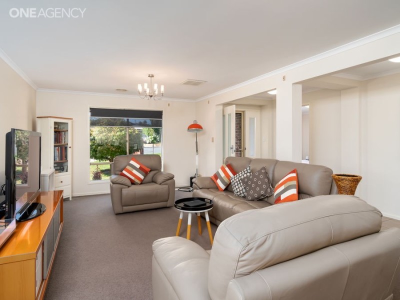 5 Teak Close, Forest Hill NSW 2651