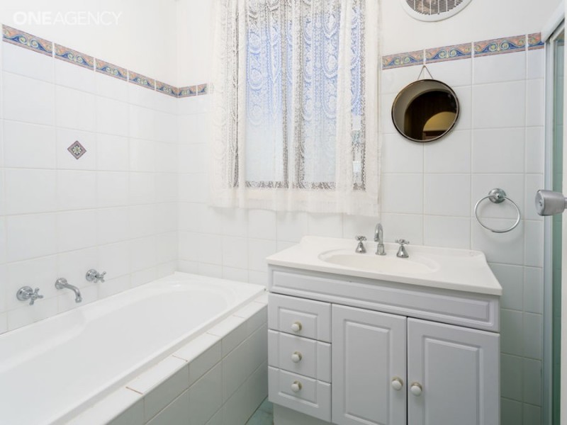 4 Blamey Street, Turvey Park NSW 2650