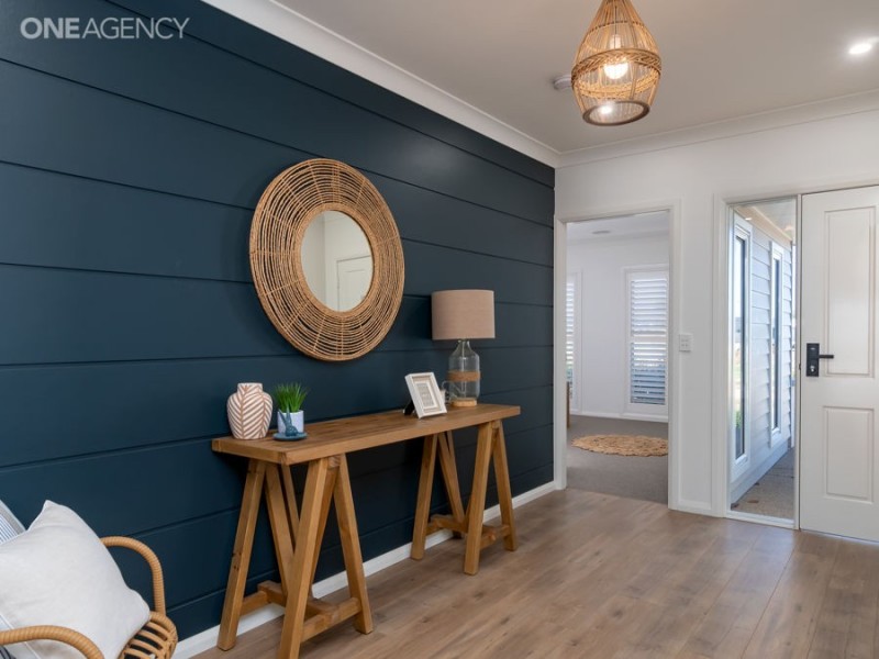 30 Ross Parkway, Gobbagombalin NSW 2650