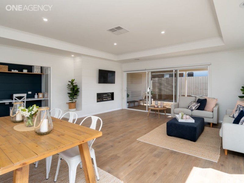 30 Ross Parkway, Gobbagombalin NSW 2650
